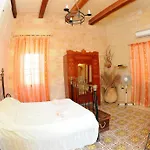 6 Bedroom Farmhouse With Large Private Pool