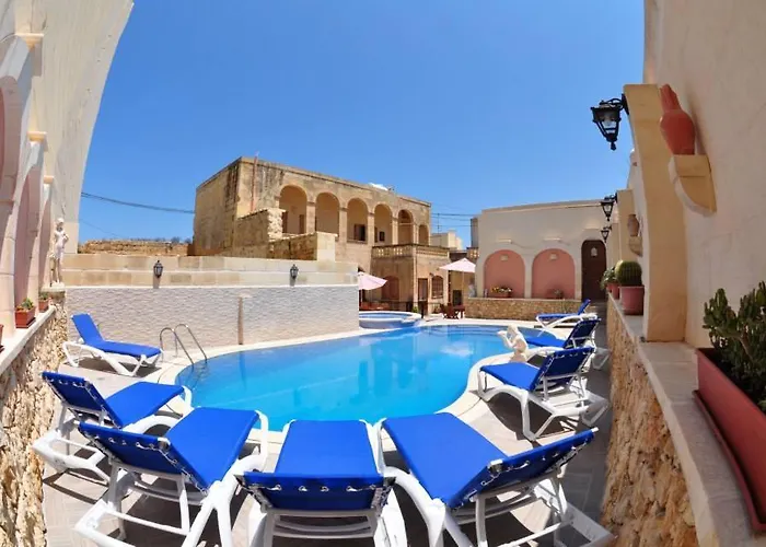 6 Bedroom Farmhouse With Large Private Pool