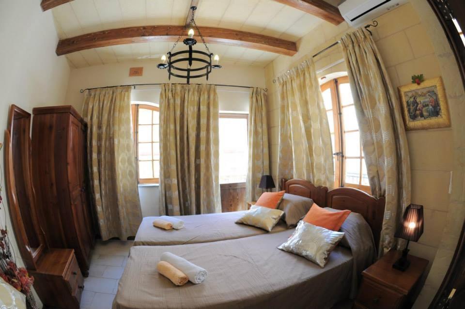 Holiday home 6 Bedroom With Large Private Pool *